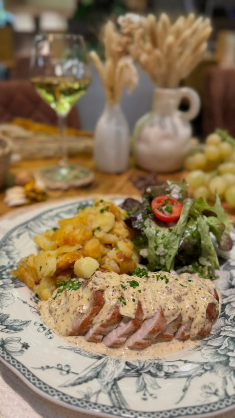 Instagram post from 100_patates. This post is in position 10.