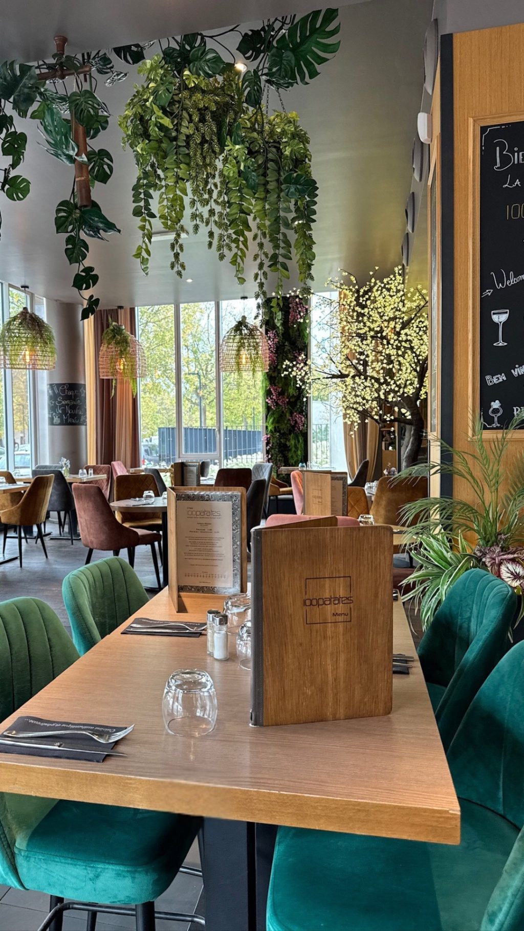 Instagram post from 100_patates. This post is in position 11.