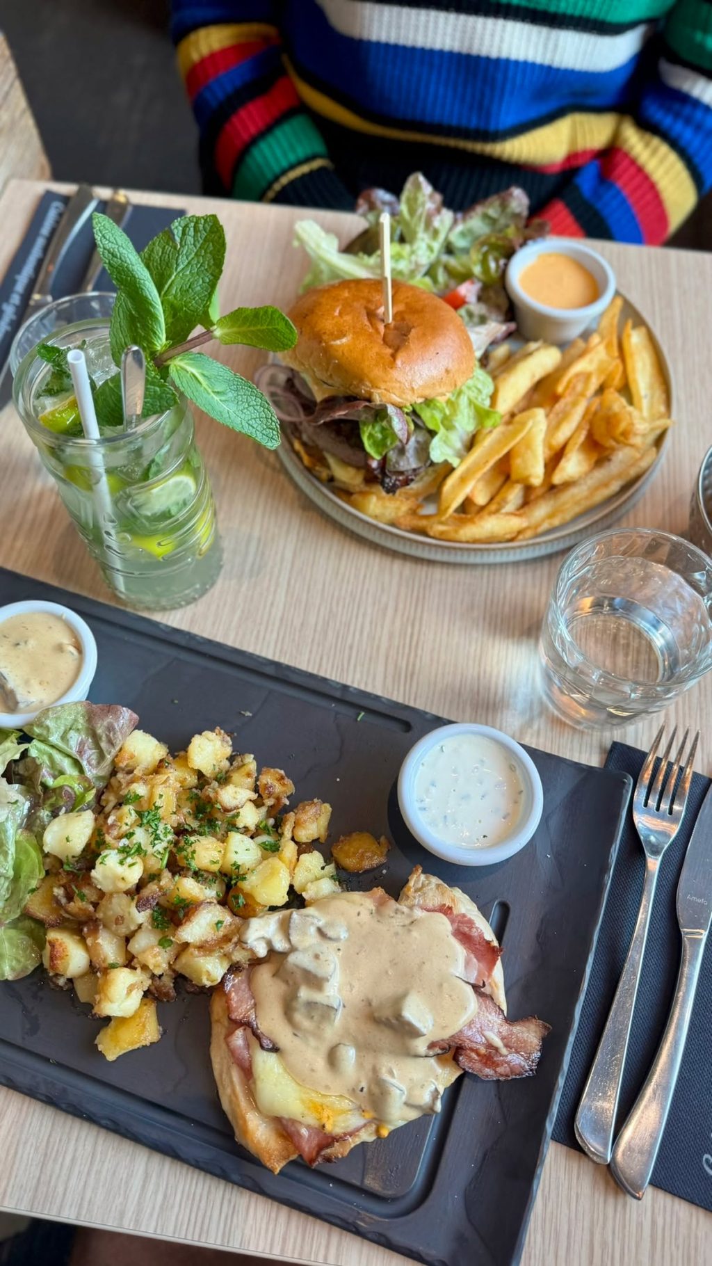 Instagram post from 100_patates. This post is in position 10.