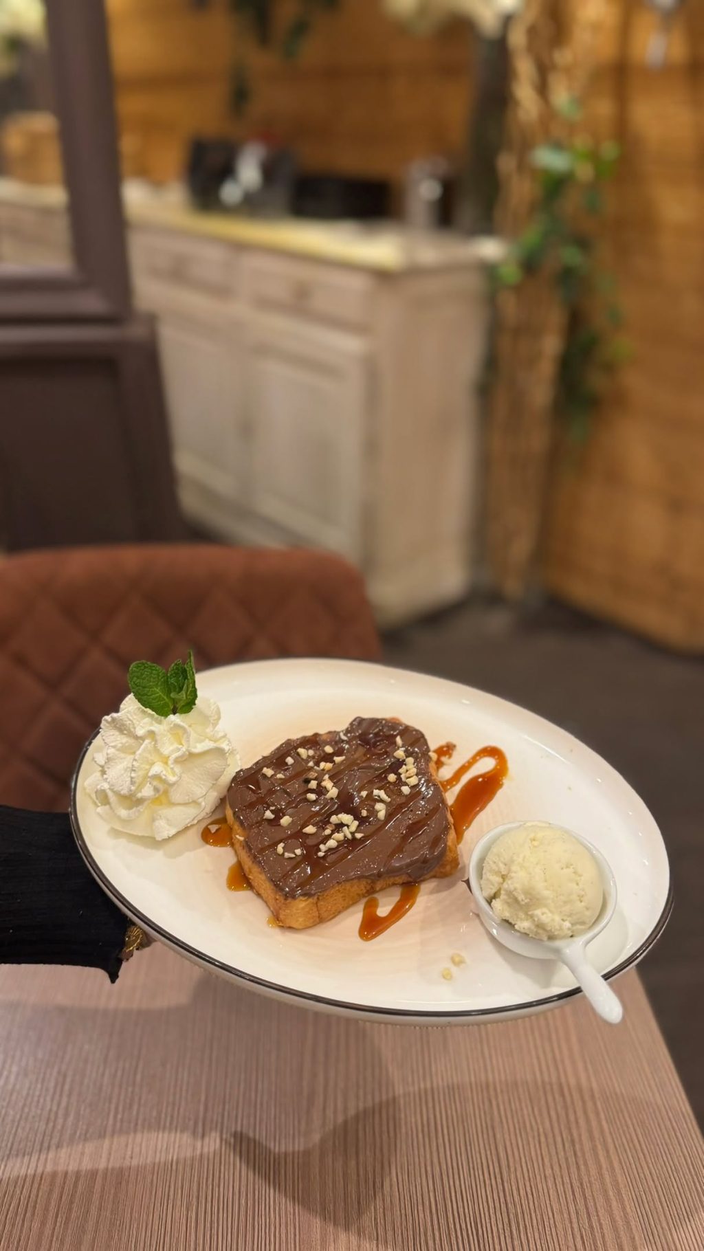 Instagram post from 100_patates. This post is in position 8.